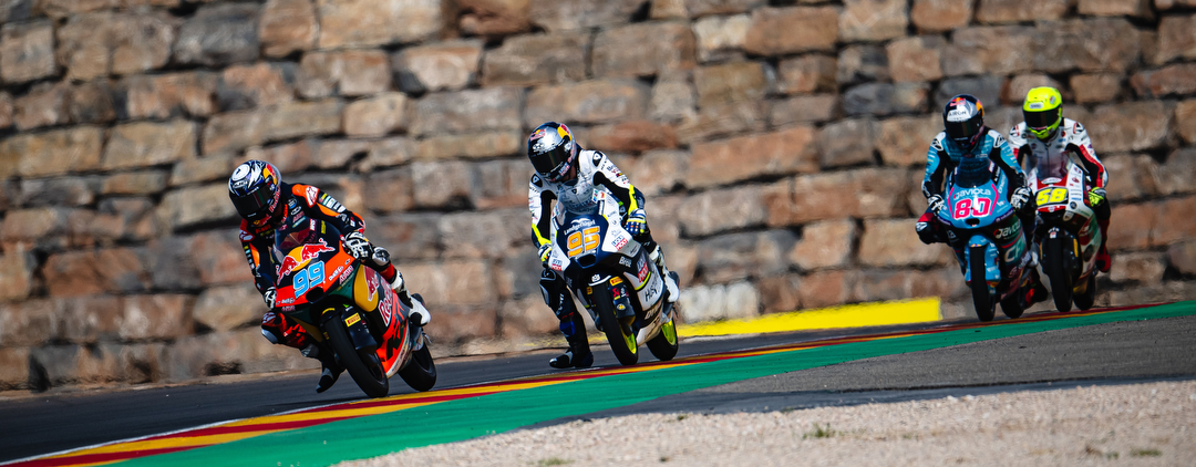 Victory for Dixon in Moto2™ and Rueda in Moto3™ with different Pirelli solutions