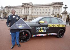 US Team Captain Will Reynolds at Buckingham Palace with the Invictus Games flag_5