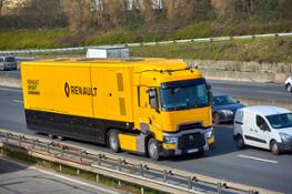 Renault_Trucks_T_Renault_F1_Team_4
