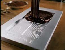 Schokoladen Form mit geschmolzener Chokolade chocolate mould