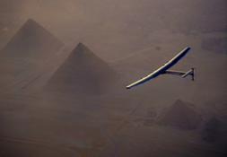 solar-impulse-flying-over-the-pyramids-egypt 28277947665 o