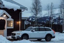 203736 Volvo V90 Cross Country by the Get Away Lodge