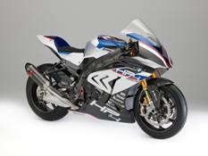 P90254449 highRes bmw-hp4-race-04-2017