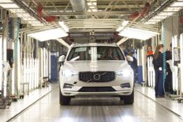 207631 The first new XC60 rolls off the production line in Torslanda Sweden