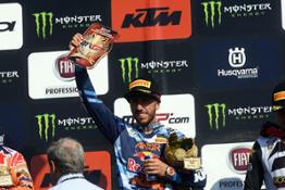 398 MX08 Cairoli podium