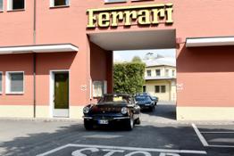 Ferrari 70 anni: uscita auto da ingresso storico