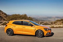 21202830 2018 New Renault MEGANE R S Sport chassis tests drive in Spain