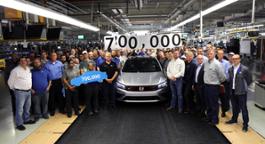 Volkswagen Chattanooga Commemorates 700000th Passat Build  with Limited Edition GT Model--8254