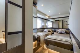 29-Absolute-Navetta48-Central-Cabin
