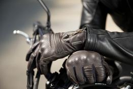 HEVIK - Iron Gloves