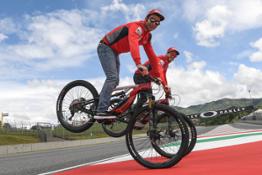 02 Dovizioso and Petrucci Ducati MIG-RR UC74632 High