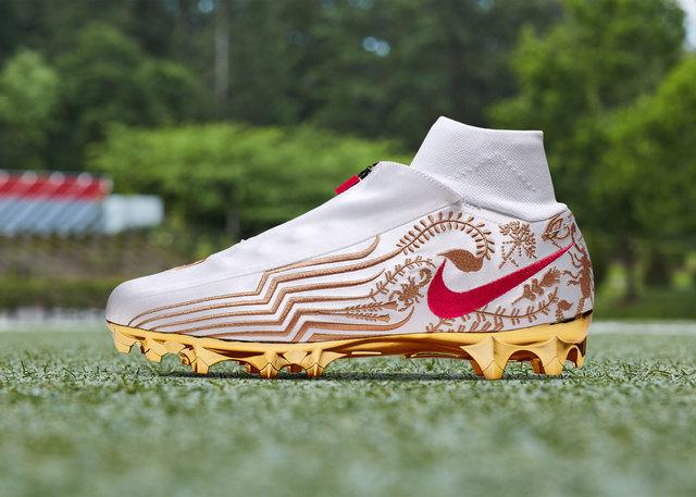 Odell beckham jr gold cleats best sale