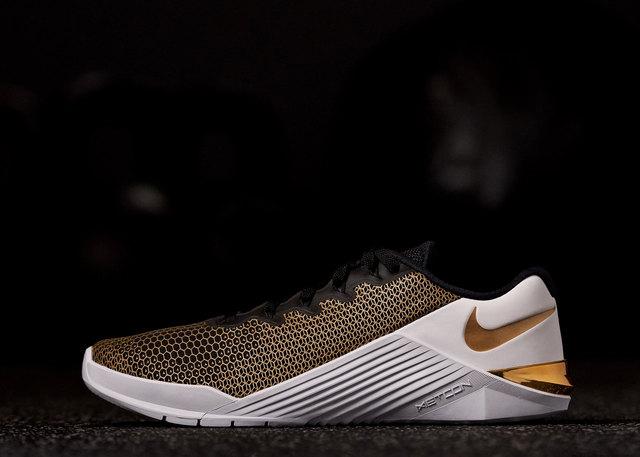 nike metcon 5 gold