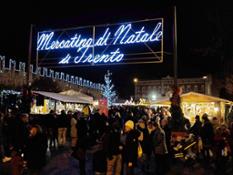 Piazza 1 Mercatino di Natale di Trento - Romano Magrone