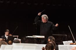 Claus Peter Flor dirige laVerdi nella Nona di Beethoven©StudioHanninen DSC7127