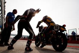 04 Moto Guzzi Fast Endurance 2019 - cambio pilota