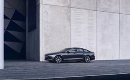 262600 The refreshed Volvo S90 Recharge T8 plug-in hybrid in Platinum Grey