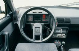 La plancia di bordo completamente digitale della BX19 Digit, 1986