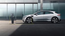 Jag I-PACE 21MY Exterior Charging Indus Silver 02.06.20 002
