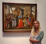 Chiara Ferragni davanti all'Adorazione dei Magi con autoritratto di Botticelli
