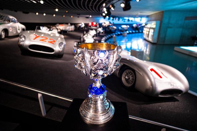 Where Icons Meet League Of Legends Champions Meet Classic Cars