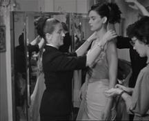 02 SORELLE FONTANA Zoe Fontana con Lucia Bosè sul set di  Le Ragazze di Piazza di Spagna  (1952)