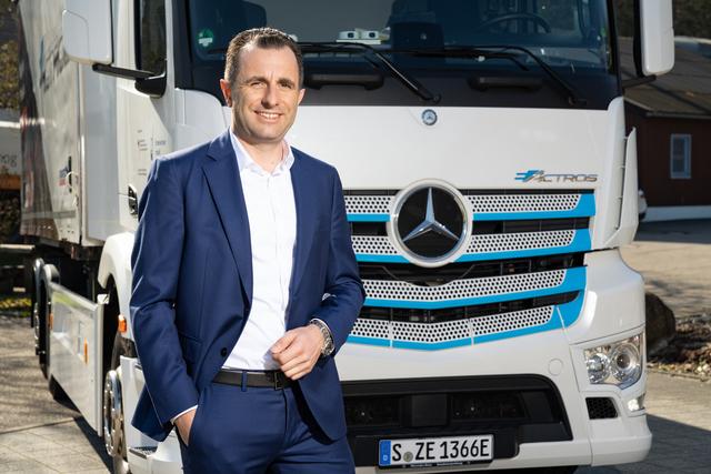 Il confronto in programma tra l'eActros Mercedes-Benz ed i filo-camion