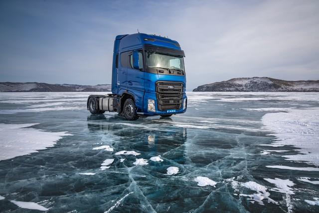 Ford Trucks F-MAX, è record di velocità sul lago ghiacciato Baikal a 134 km/h