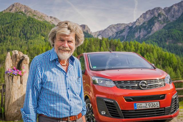 Vertice alpino in Alto Adige: Reinhold Messner e i van elettrici Opel