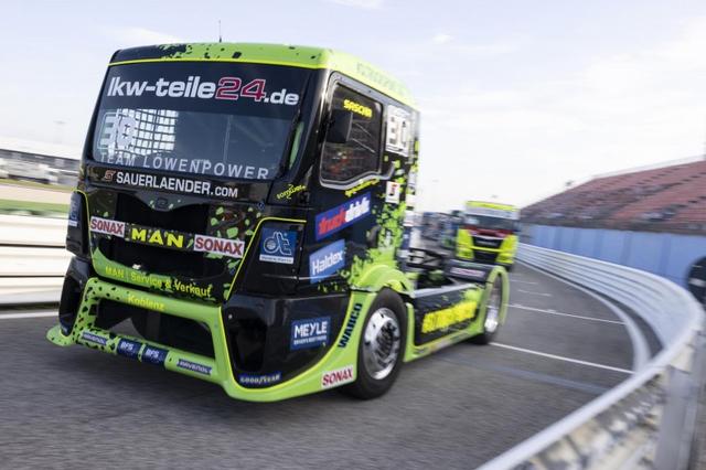 Nell’ultimo weekend a Misano, l’ungherese Norbert Kiss trionfa nel FIA European Truck Race Championship con un truck motorizzato MAN