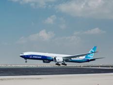 Boeing 777X Lands in Dubai 1 sm