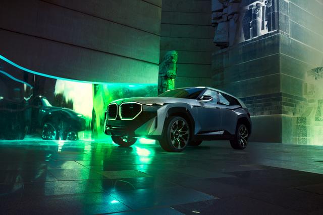 BMW returns to Art Basel in Miami Beach as official automotive partner.  Launching the new BMW Concept XM, BMW features artist Kennedy Yanko and  Grammy-award winner NAS.