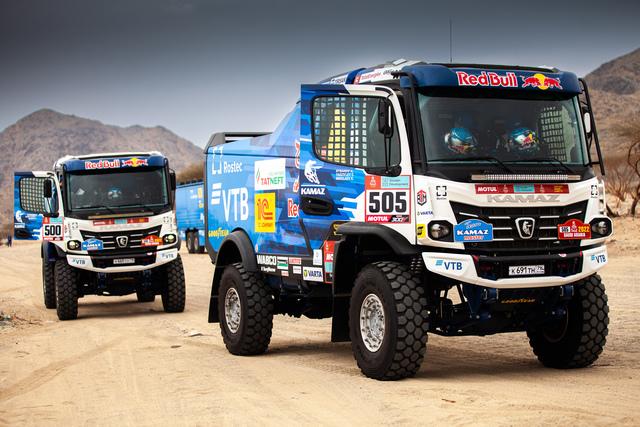 Energia per la vittoria: i camion KAMAZ-master alimentati da batterie VARTA hanno occupato l'intero podio della Dakar