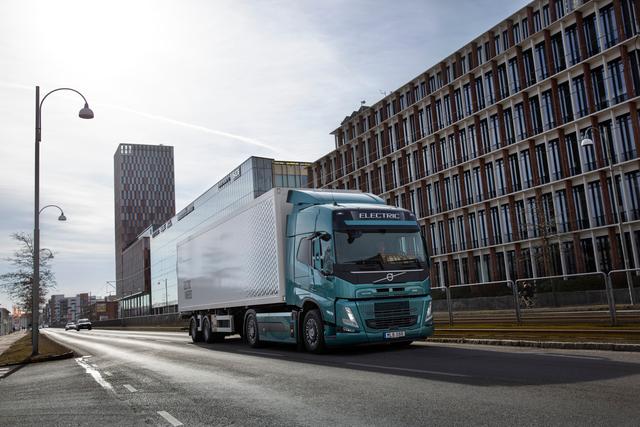 DHL e Volvo Trucks avviano una nuova collaborazione a zero emissioni con un ordine di 44 camion elettrici