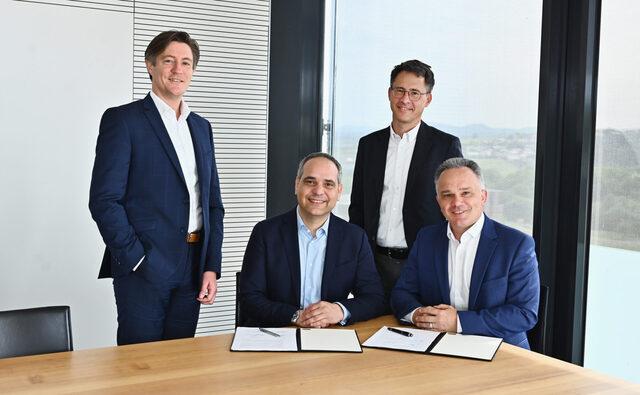 Collaborazione nella tecnologia delle batterie: Daimler Truck acquisisce una partecipazione nell’azienda tedesca di prodotti ingegneristici high-tech Manz: le due società siglano una partnership strategica