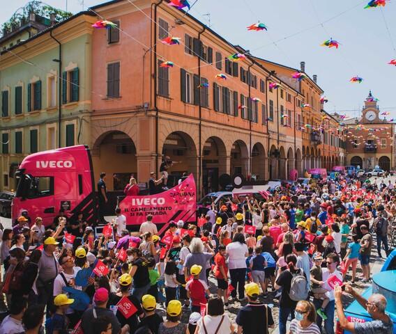 La sostenibilità di Iveco al Giro d’Italia viaggia sull’Iveco S-Way LNG alimentato a biometano