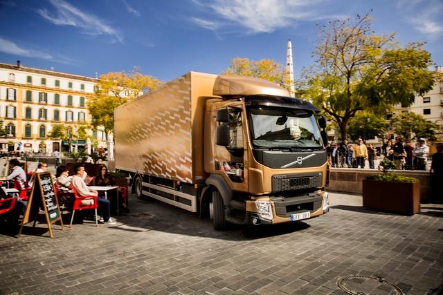 Volvo Trucks migliora la guidabilità e l’efficienza dei suoi veicoli urbani