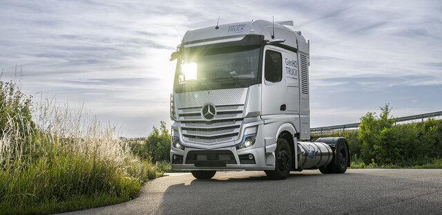 È stata raggiunta una nuova pietra miliare tecnologica: Daimler Truck sta testando truck a celle a combustibile basate sull’idrogeno liquido