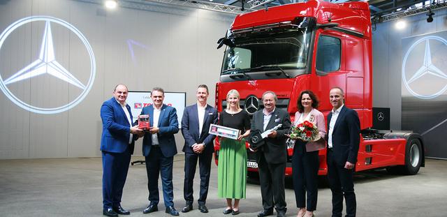 Il Gruppo Torello ritira il Mercedes-Benz Actros n.1000 presso il Mercedes-Benz Kunden Center di Daimler Truck AG a Wörth a.Main