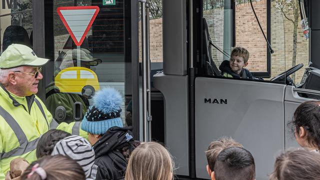 Più sicuri andando a scuola: l’angolo cieco al centro  della campagna MAN per la sicurezza stradale con  2mila bambini