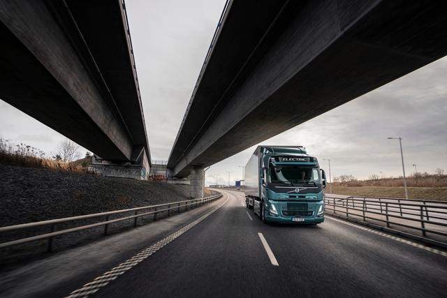 Volvo Trucks, IKEA e Raben Group uniscono le forze per accelerare la transizione verso il trasporto a zero emissioni