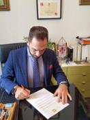 Jacopo Celona firma petizione per le donne dell'Iran