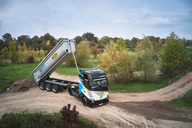 Mercedes-Benz Trucks elettrifica il segmento dell’edilizia e delle costruzioni e presenta l’eActros LongHaul per il servizio di consegne in cantiere