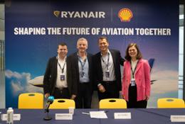 Pictured L-R, Thomas Fowler (Ryanair), Michael O’Leary(Ryanair), Jan Toschka (Shell) and Ashleigh McDougall (Shell)