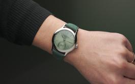 Classic-Micro-Rotor-Magnetic-Green Wristshot-Front HD RVB