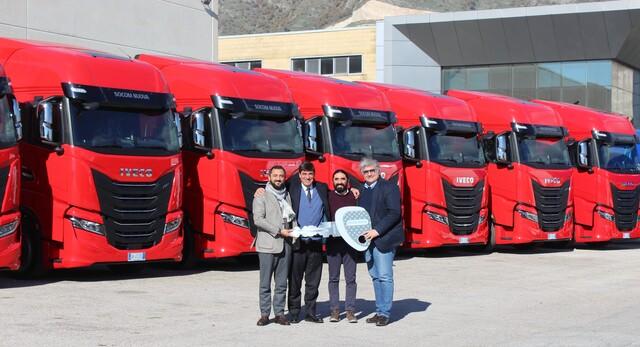 IVECO consegna 13 IVECO S-WAY a Trasporti e Spedizioni A.BA.CO per il trasporto