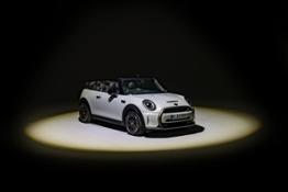 Photo Set - The first all-electric MINI Cooper SE Convertible in White Silver_