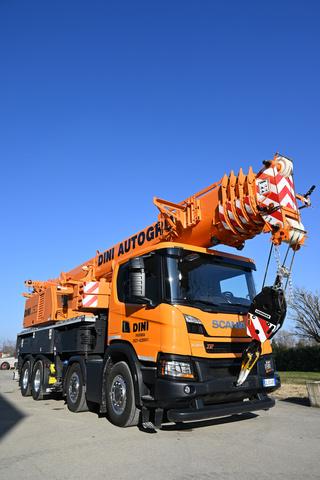 Via alle prime operazioni di sollevamento in Italia con i nuovi Scania allestiti da Liebherr 