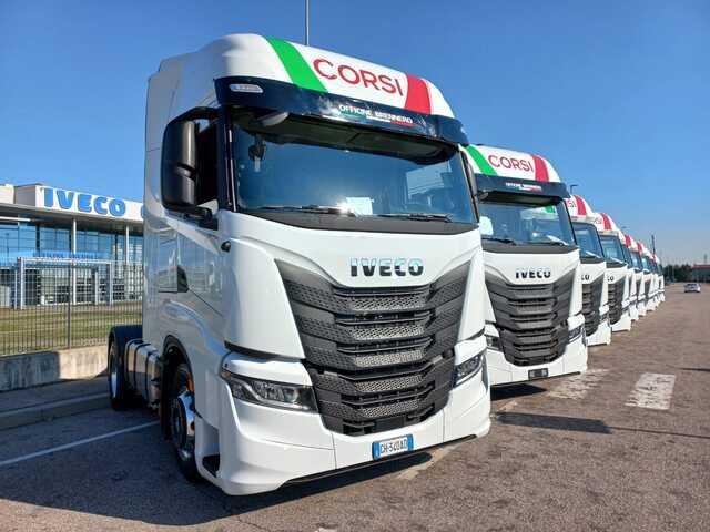 IVECO consegna 35 IVECO S-WAY a Corsi per il trasporto refrigerato in Europa