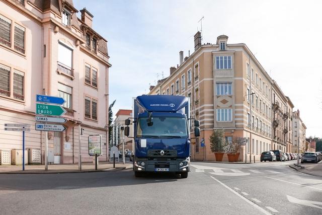 Kuehne+Nagel riceve 23 autocarri elettrici Renault Trucks per un trasporto stradale più sostenibile